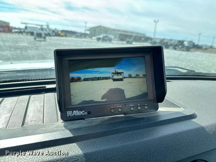 image for item OJ9481 2016 Ford F550 Super Duty     bucket truck