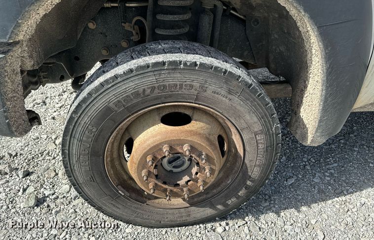 image for item OJ9481 2016 Ford F550 Super Duty     bucket truck