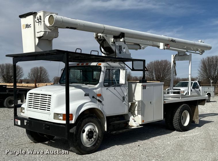 image for item OJ9482 2001 International   4700 bucket truck