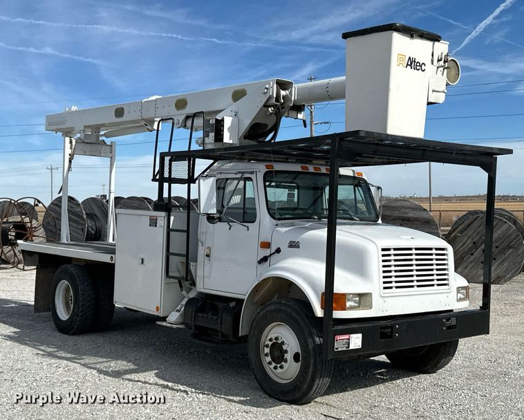 image for item OJ9482 2001 International   4700 bucket truck