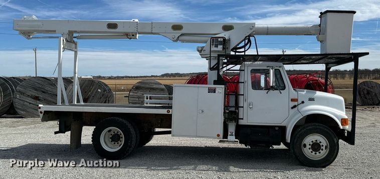 image for item OJ9482 2001 International   4700 bucket truck