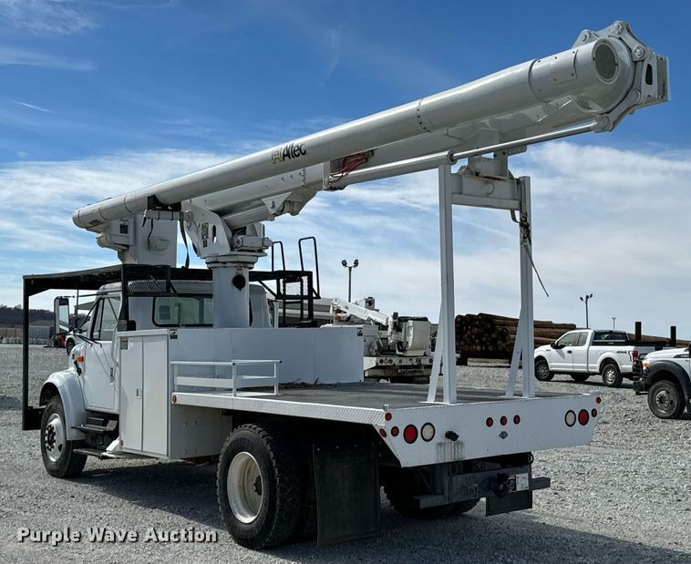 image for item OJ9482 2001 International   4700 bucket truck
