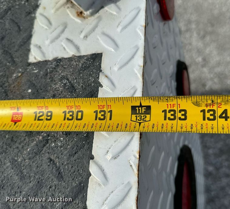 image for item OJ9482 2001 International   4700 bucket truck