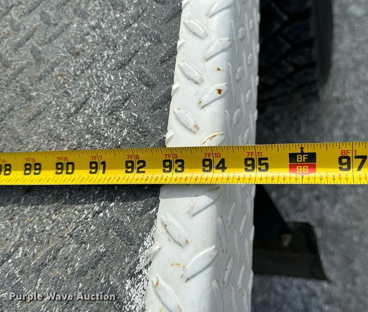 image for item OJ9482 2001 International   4700 bucket truck