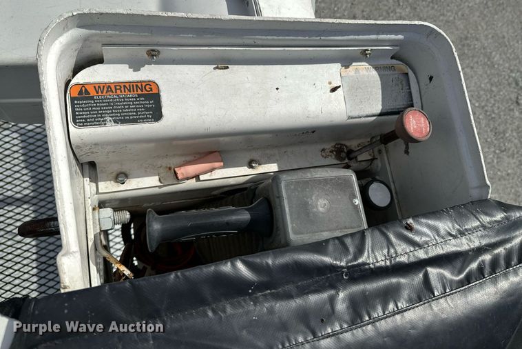 image for item OJ9482 2001 International   4700 bucket truck