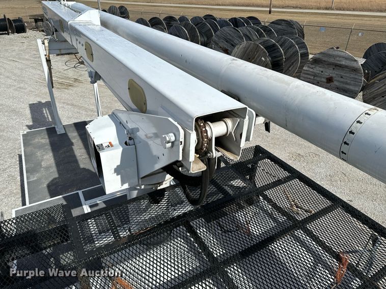 image for item OJ9482 2001 International   4700 bucket truck