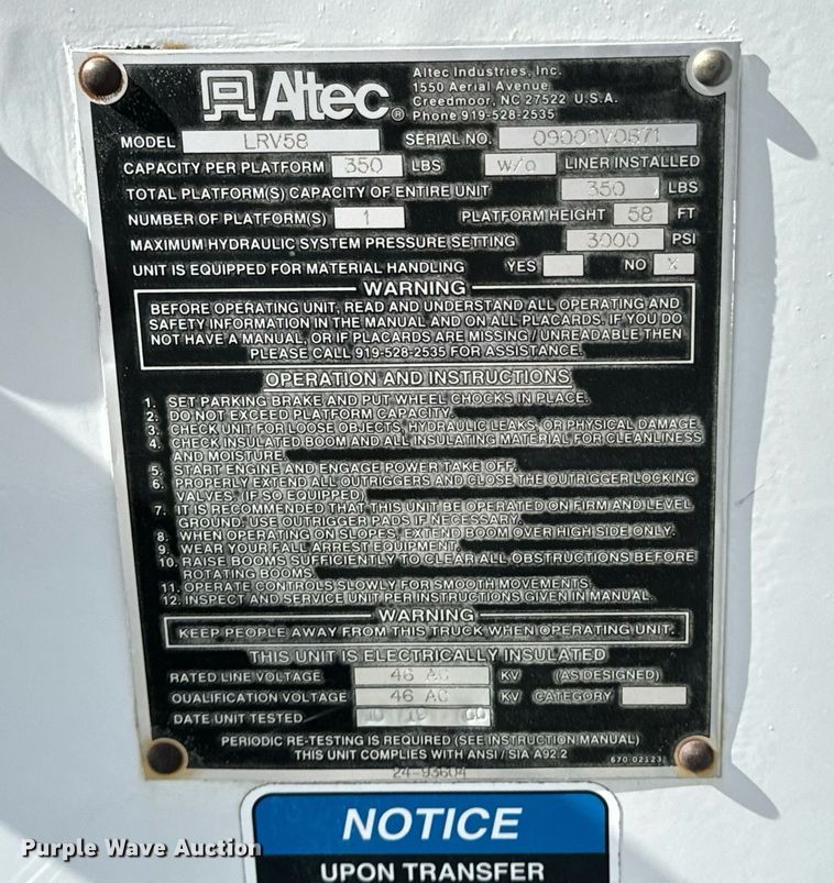 image for item OJ9482 2001 International   4700 bucket truck