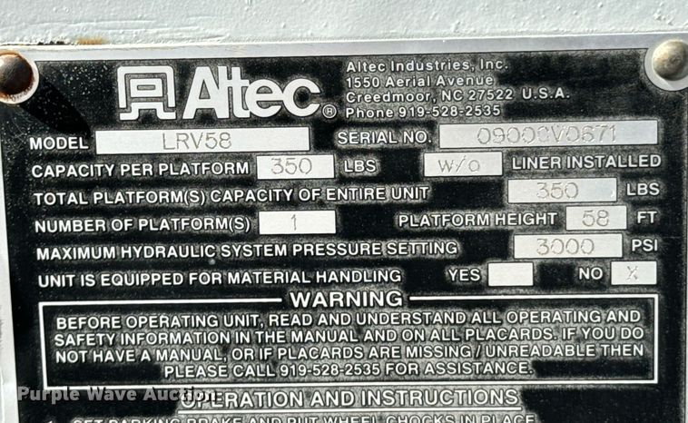 image for item OJ9482 2001 International   4700 bucket truck