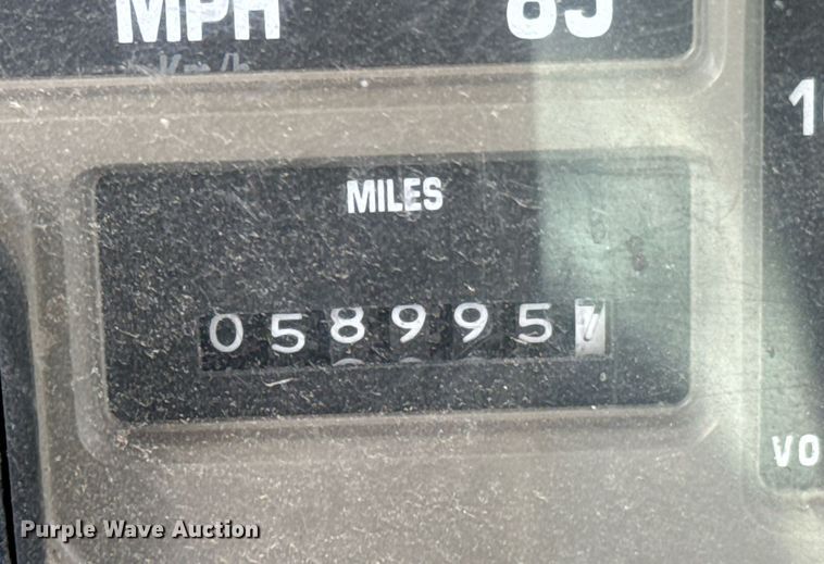 image for item OJ9482 2001 International   4700 bucket truck