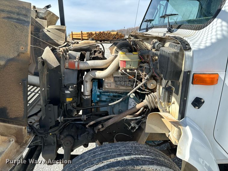 image for item OJ9482 2001 International   4700 bucket truck