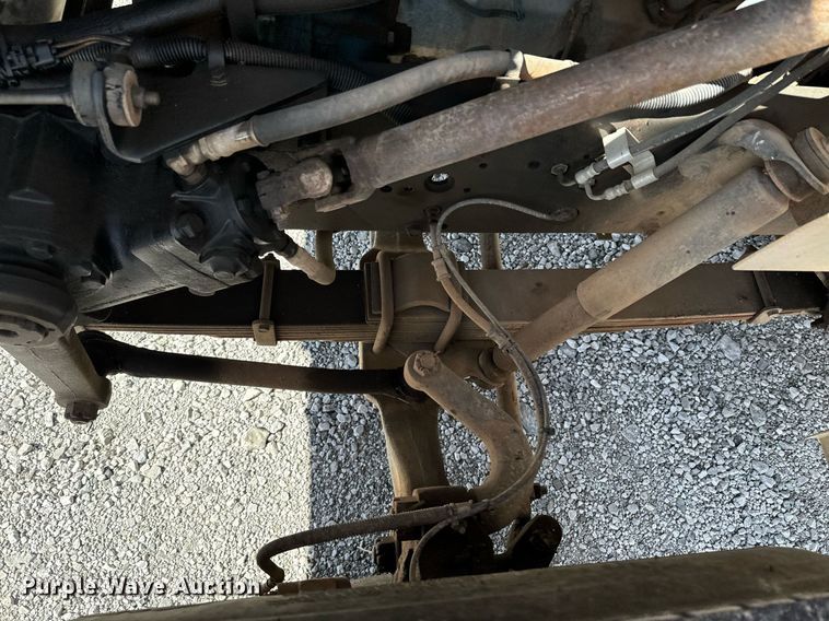 image for item OJ9482 2001 International   4700 bucket truck