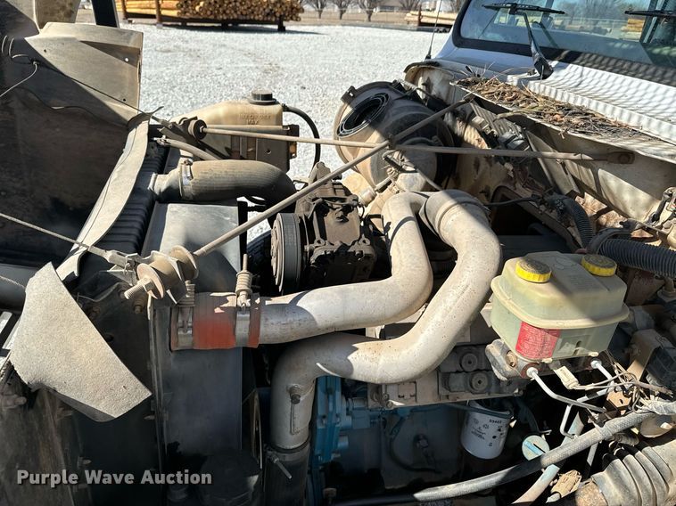 image for item OJ9482 2001 International   4700 bucket truck