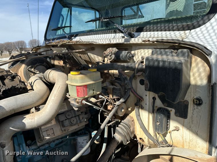 image for item OJ9482 2001 International   4700 bucket truck