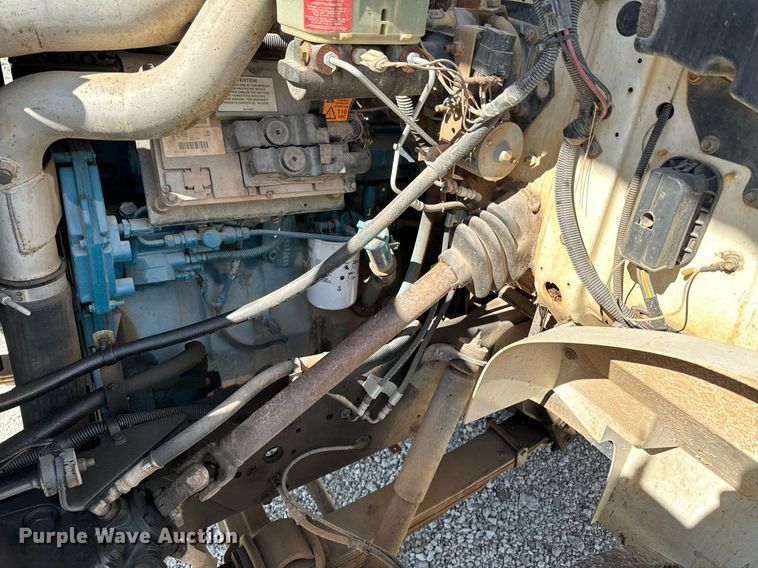 image for item OJ9482 2001 International   4700 bucket truck