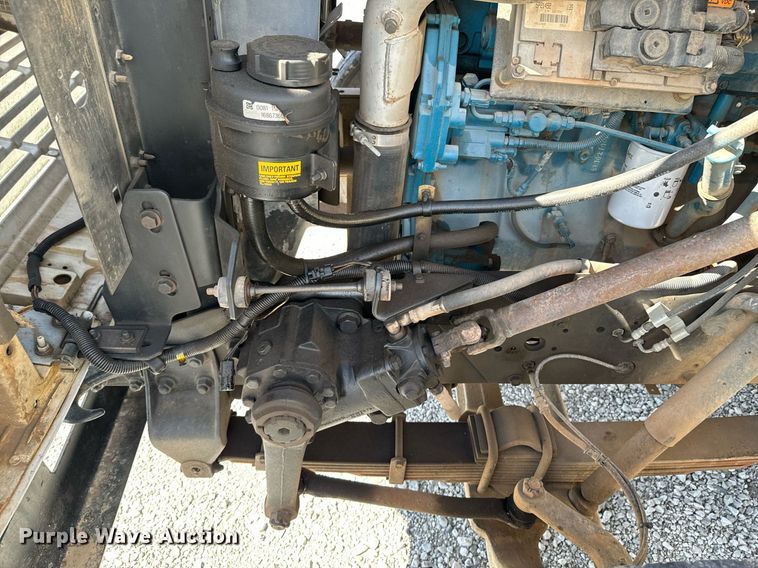 image for item OJ9482 2001 International   4700 bucket truck