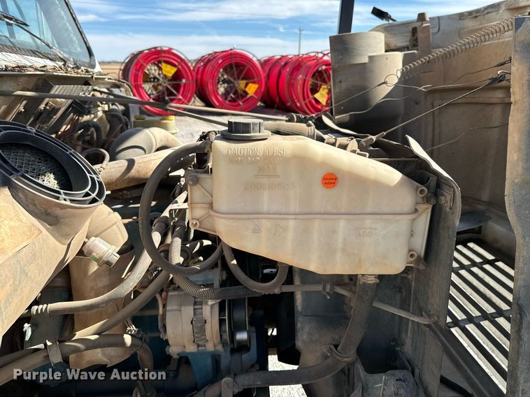 image for item OJ9482 2001 International   4700 bucket truck