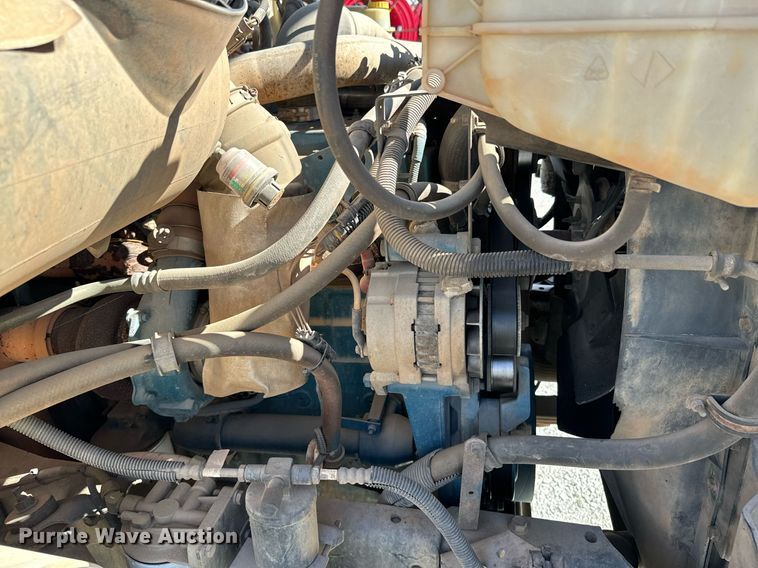 image for item OJ9482 2001 International   4700 bucket truck