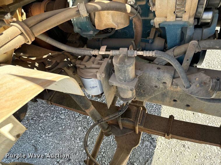 image for item OJ9482 2001 International   4700 bucket truck