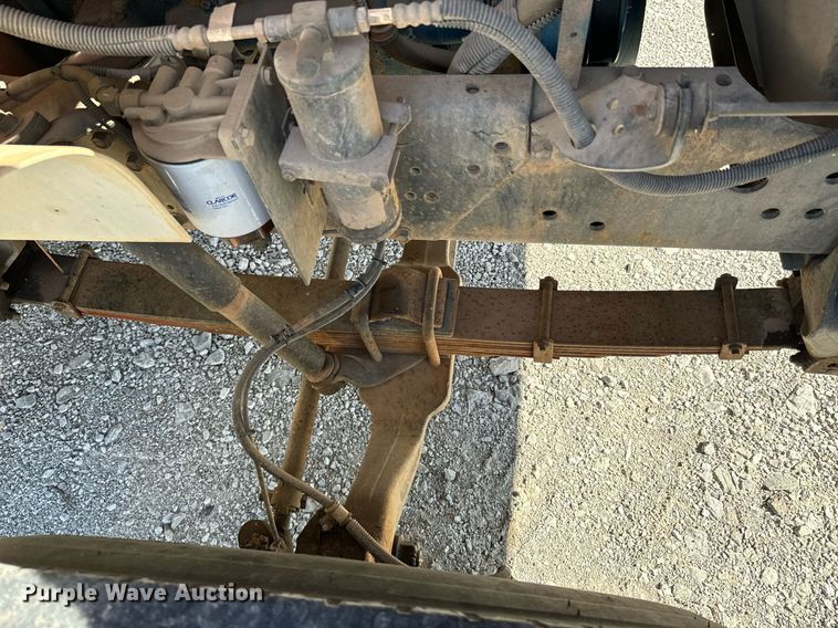 image for item OJ9482 2001 International   4700 bucket truck