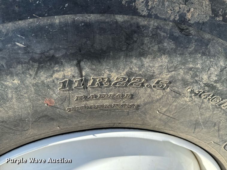 image for item OJ9482 2001 International   4700 bucket truck