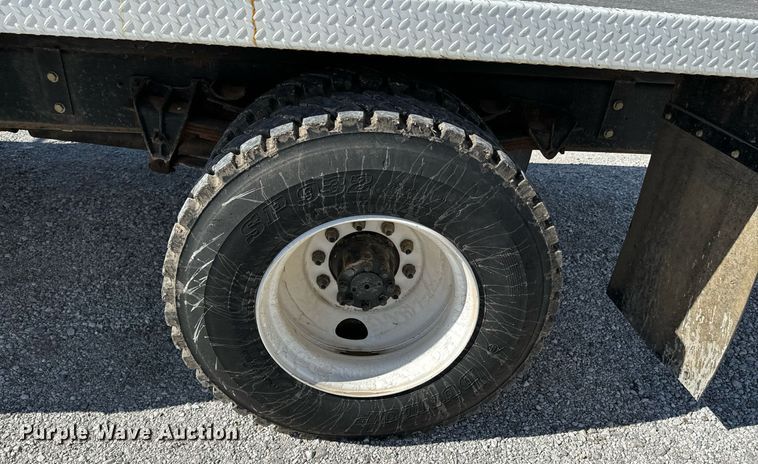 image for item OJ9482 2001 International   4700 bucket truck