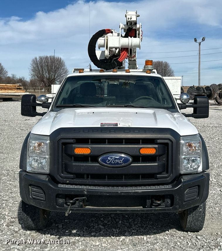 image for item OJ9485 2016 Ford   F550 Super Duty   bucket truck