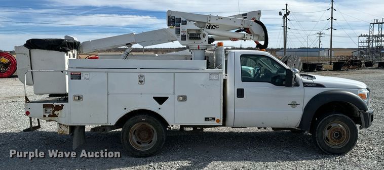 image for item OJ9485 2016 Ford   F550 Super Duty   bucket truck