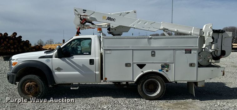 image for item OJ9485 2016 Ford   F550 Super Duty   bucket truck