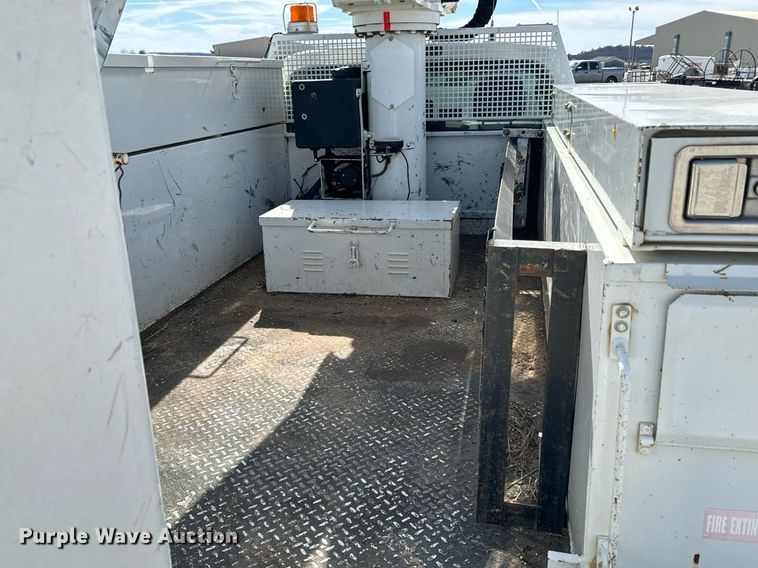 image for item OJ9485 2016 Ford   F550 Super Duty   bucket truck