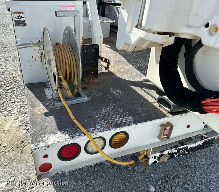 image for item OJ9485 2016 Ford   F550 Super Duty   bucket truck