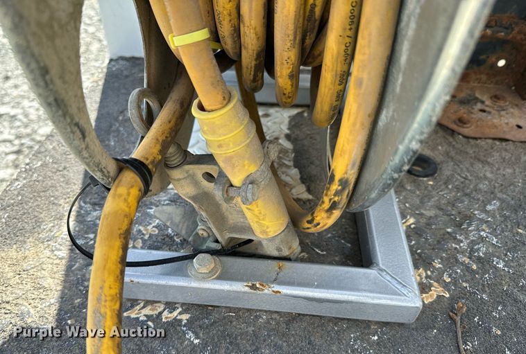 image for item OJ9485 2016 Ford   F550 Super Duty   bucket truck