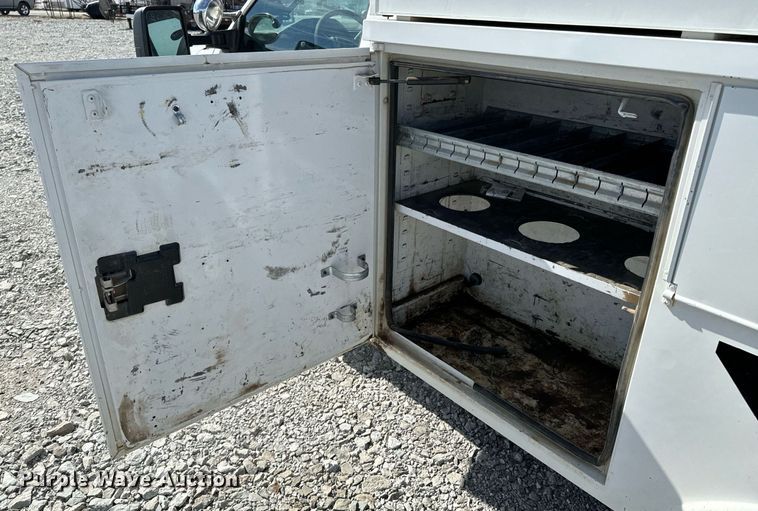 image for item OJ9485 2016 Ford   F550 Super Duty   bucket truck