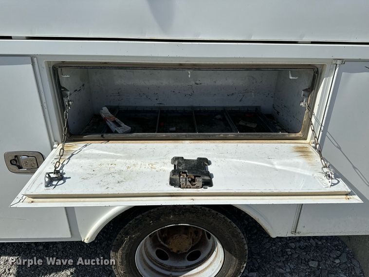 image for item OJ9485 2016 Ford   F550 Super Duty   bucket truck