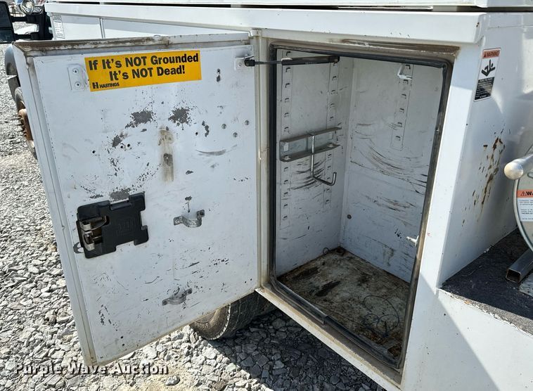 image for item OJ9485 2016 Ford   F550 Super Duty   bucket truck