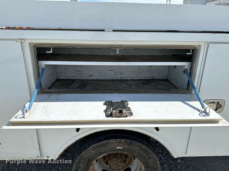image for item OJ9485 2016 Ford   F550 Super Duty   bucket truck