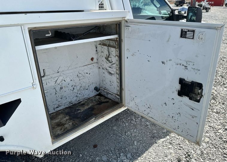 image for item OJ9485 2016 Ford   F550 Super Duty   bucket truck