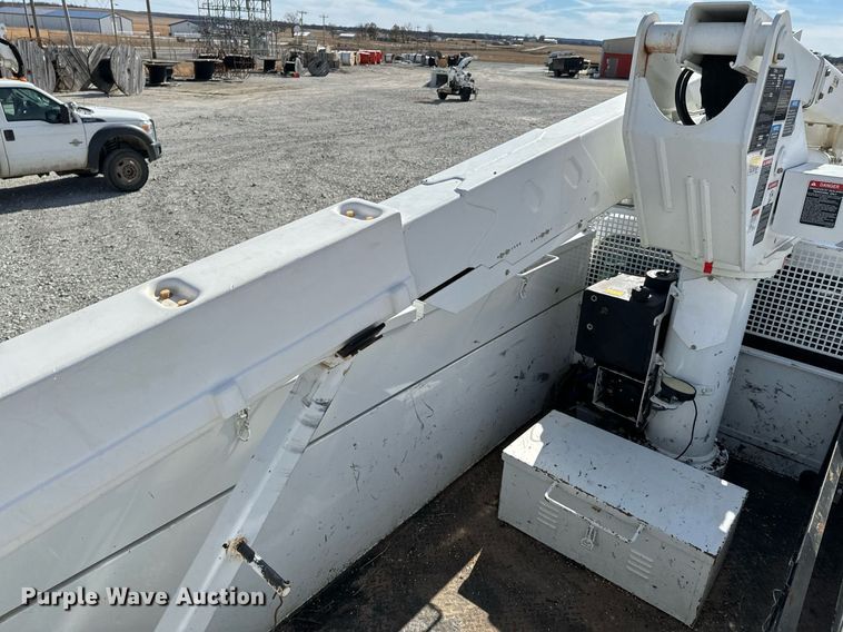 image for item OJ9485 2016 Ford   F550 Super Duty   bucket truck