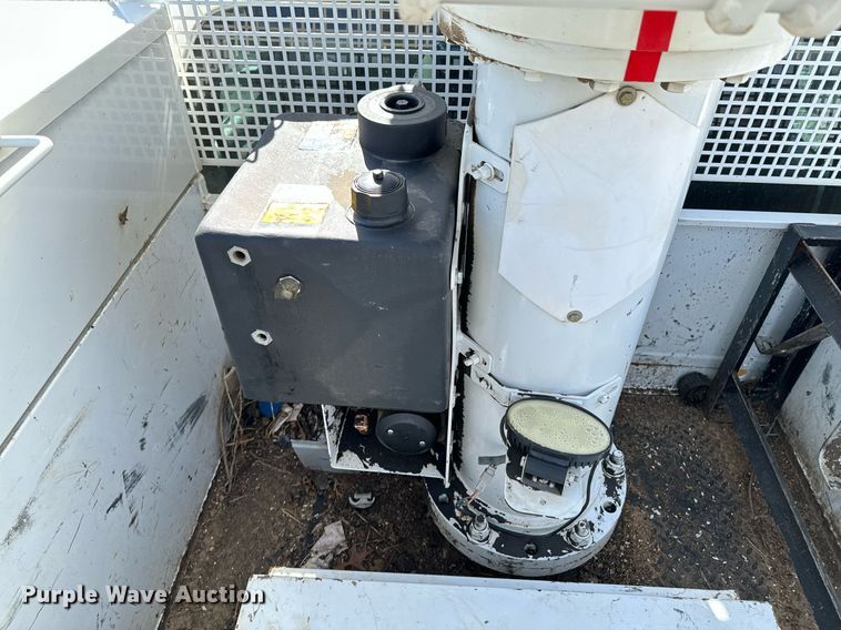 image for item OJ9485 2016 Ford   F550 Super Duty   bucket truck