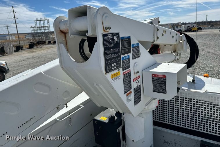 image for item OJ9485 2016 Ford   F550 Super Duty   bucket truck