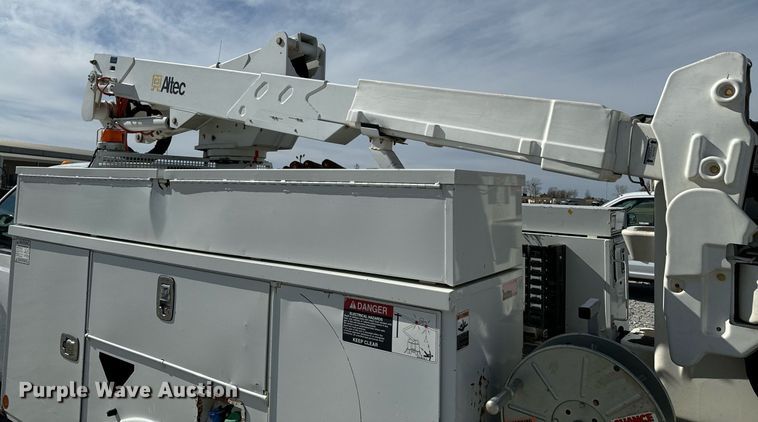 image for item OJ9485 2016 Ford   F550 Super Duty   bucket truck