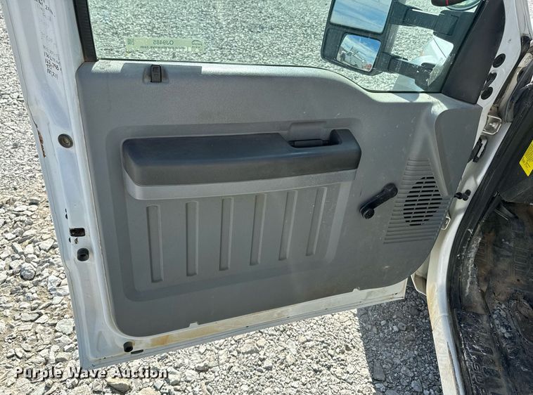 image for item OJ9485 2016 Ford   F550 Super Duty   bucket truck