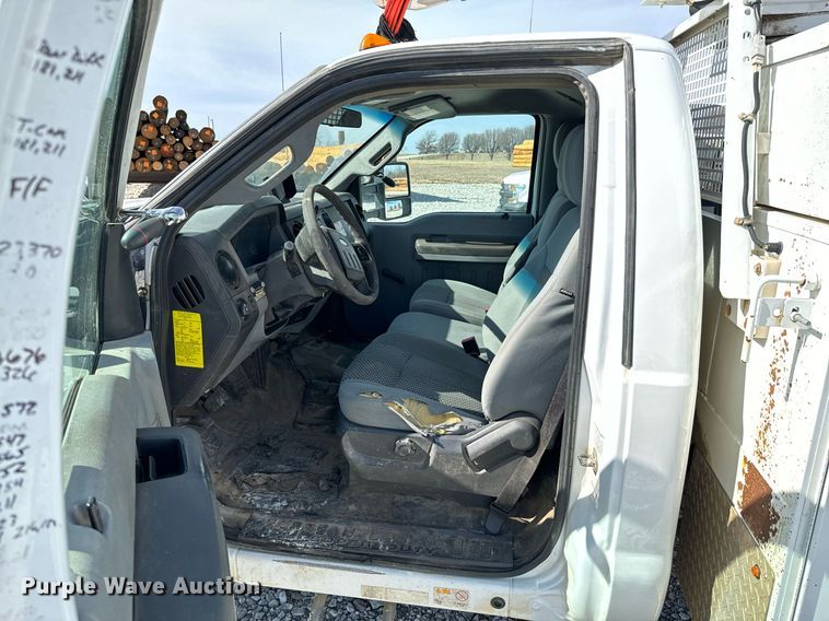 image for item OJ9485 2016 Ford   F550 Super Duty   bucket truck