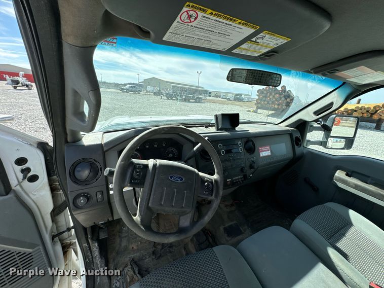 image for item OJ9485 2016 Ford   F550 Super Duty   bucket truck