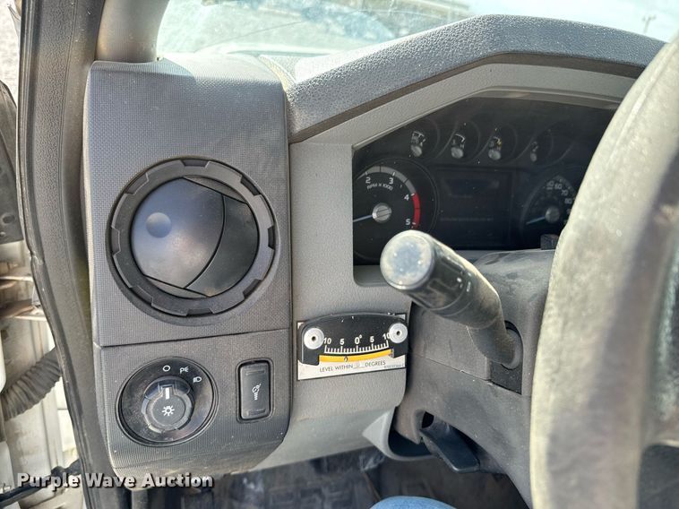 image for item OJ9485 2016 Ford   F550 Super Duty   bucket truck