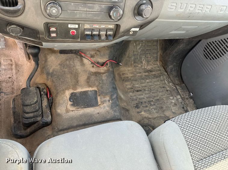 image for item OJ9485 2016 Ford   F550 Super Duty   bucket truck