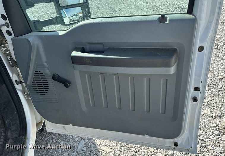 image for item OJ9485 2016 Ford   F550 Super Duty   bucket truck