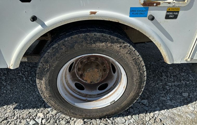 image for item OJ9485 2016 Ford   F550 Super Duty   bucket truck