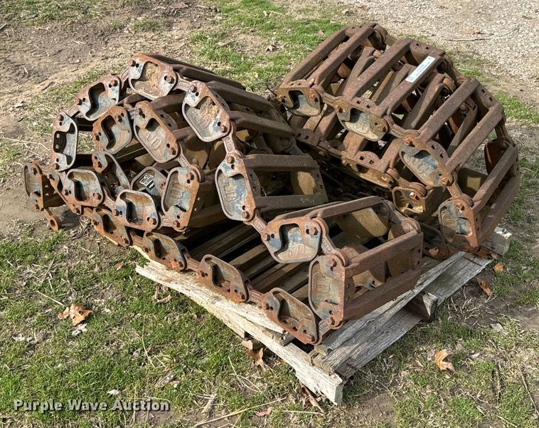 image for item OJ9488 John Deere 328E tracks