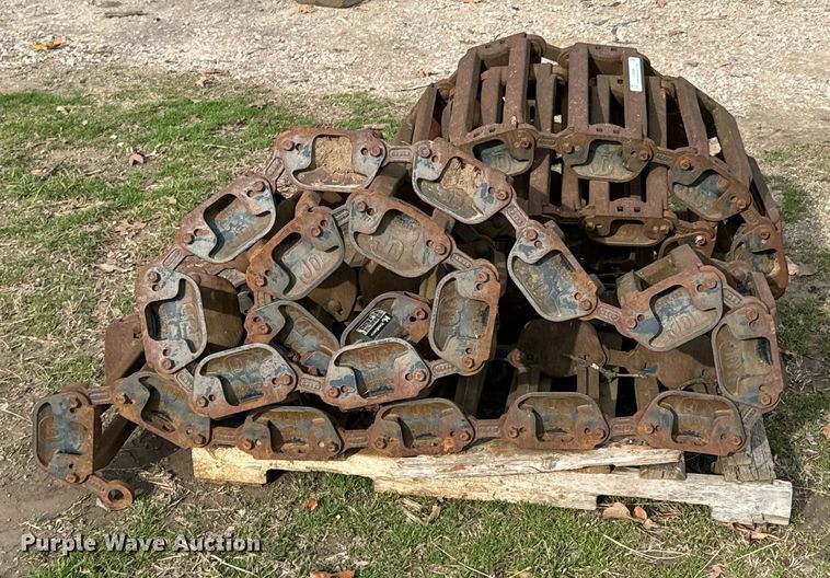 image for item OJ9488 John Deere 328E tracks