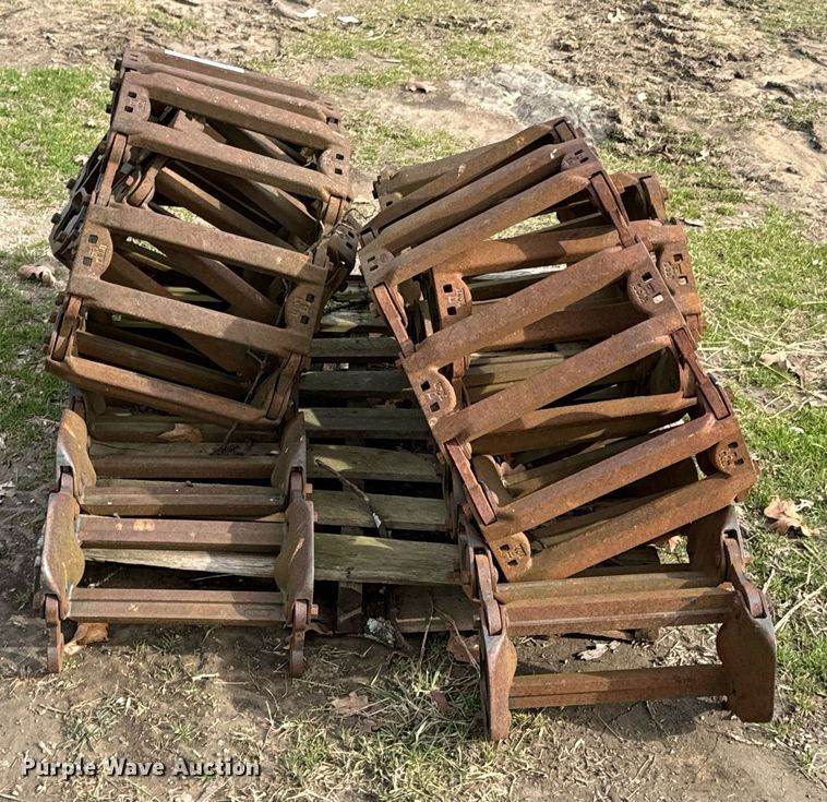 image for item OJ9488 John Deere 328E tracks